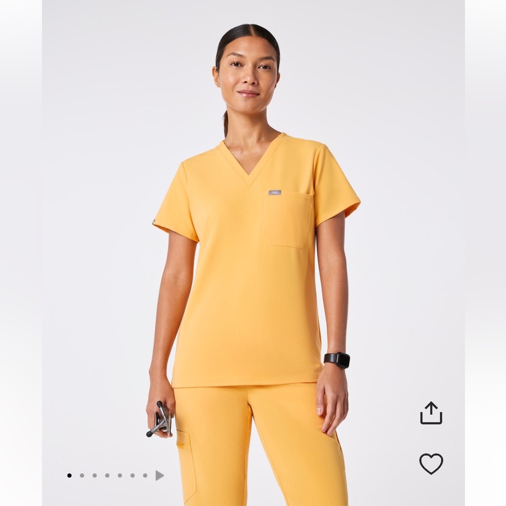 FIGS Catarina One-Pocket Scrub Top NWT DANDELION